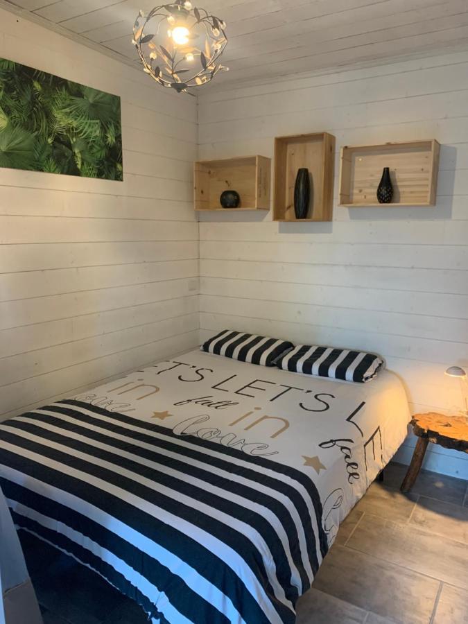 Le Chalet Au Bord Des Pistes Cyclables Sainte-Helene  Ngoại thất bức ảnh